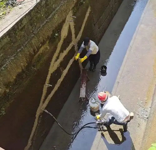 净潭乡污水池堵漏